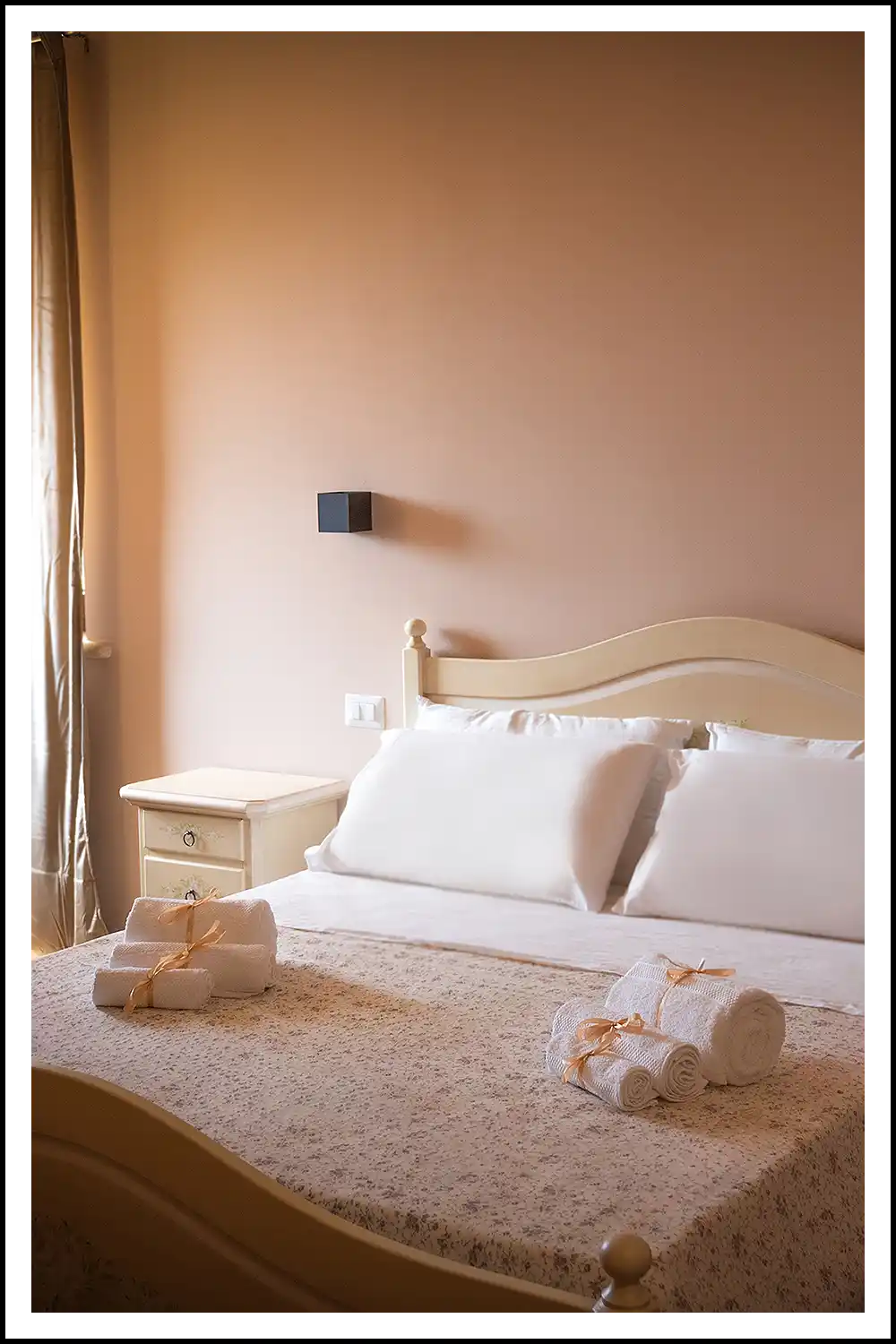 letto della camera matrimoniale zen del b&b tenuta santa barbara a Frosinone